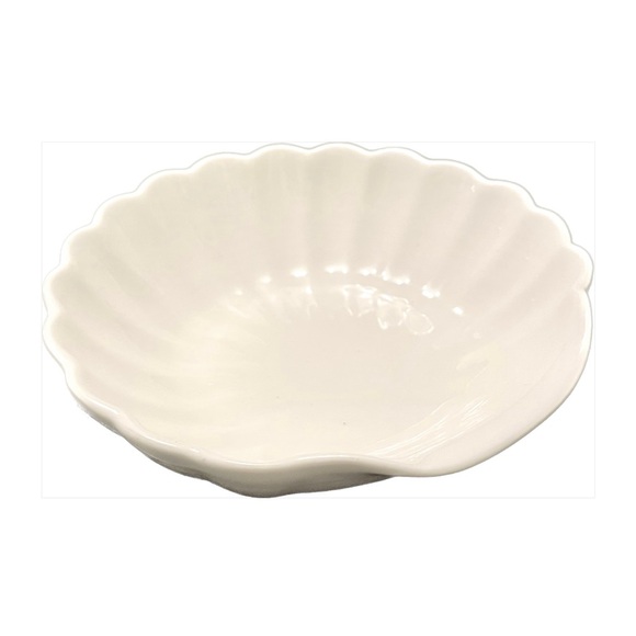 🟥GONE🟥 White Scallop Shell Shaped Dish - Picture 6 of 8